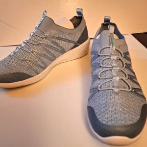 Sketches women's 8.5